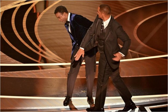 FLASH // Will Smith poate rămâne fără Oscar după ce l-a pălmuit pe Chris Rock. Reacția Academiei Americane de Film